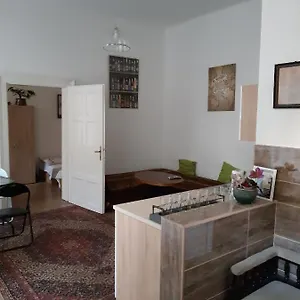 Valentin Apartman , Budapest Hungría